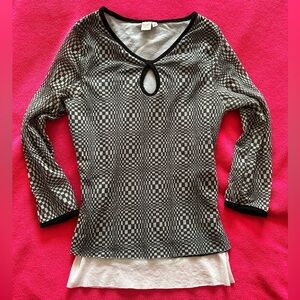 Sweet Pea Black & White Geometric 3/4 Sleeve Keyhole Top